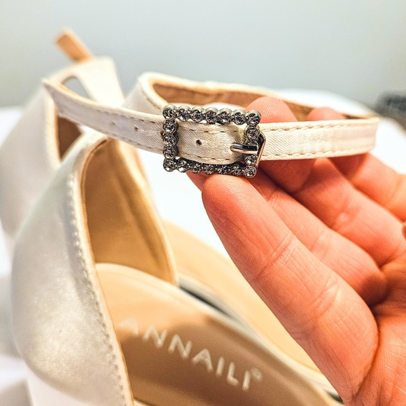 NWOT JJ's House "Annaili" Style Satin Off-White Block Heel Wedding Bride Shoes - Picture 8 of 11